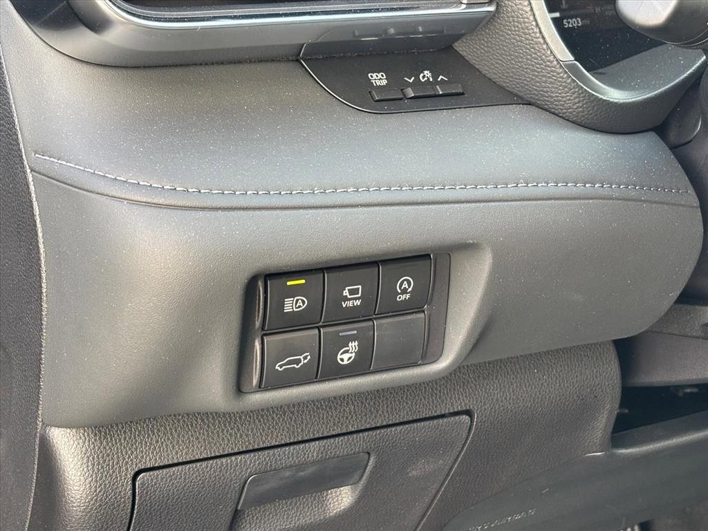 Used 2025 Toyota Highlander Limited image 8