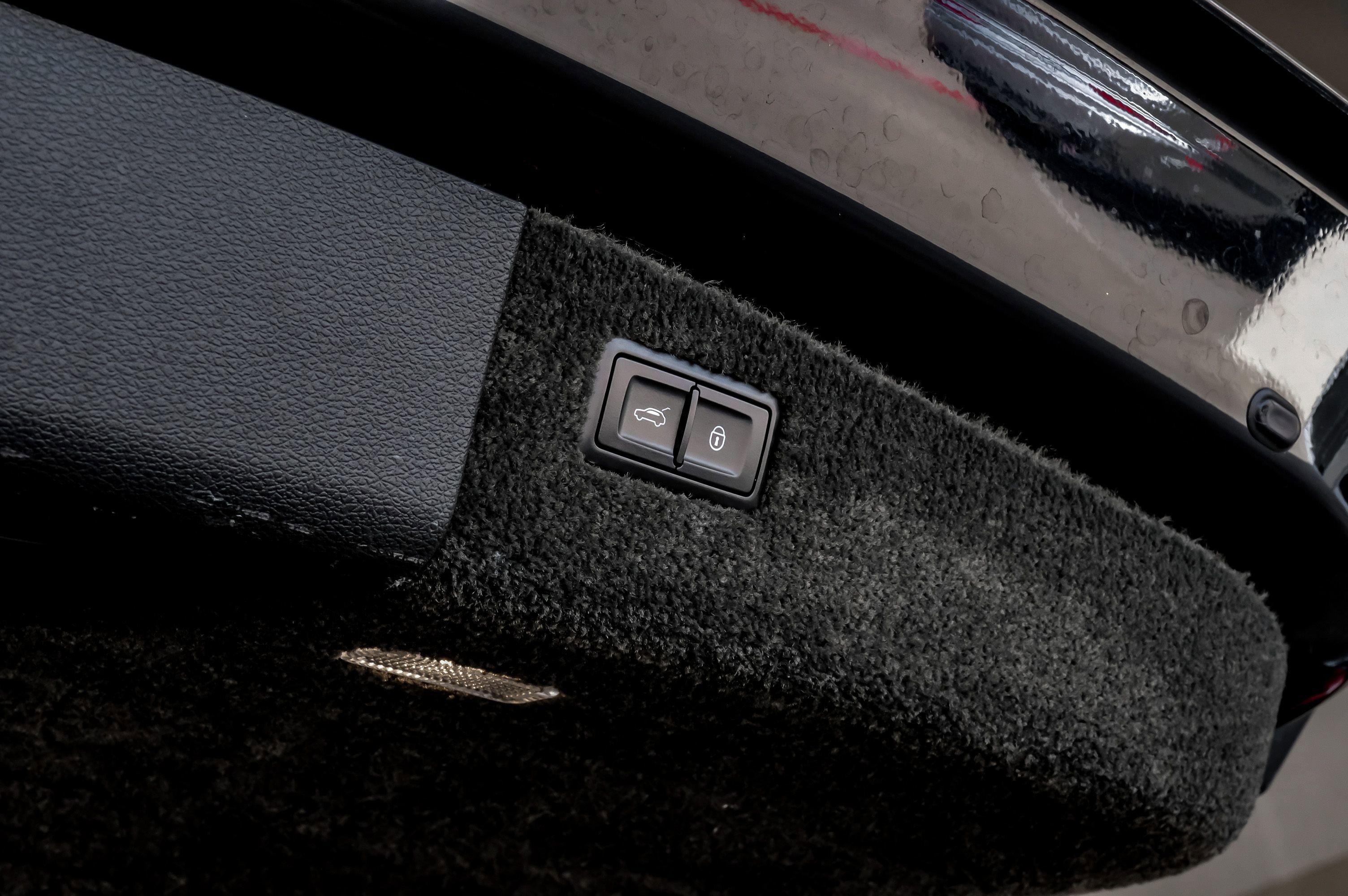 Used 2017 Bentley Bentayga image 55