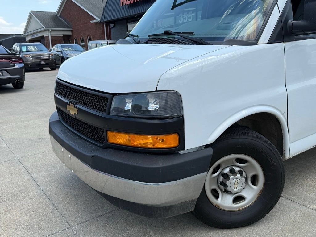 Used 2021 Chevrolet Express 3500 w/ Driver Convenience Package RWD image 23