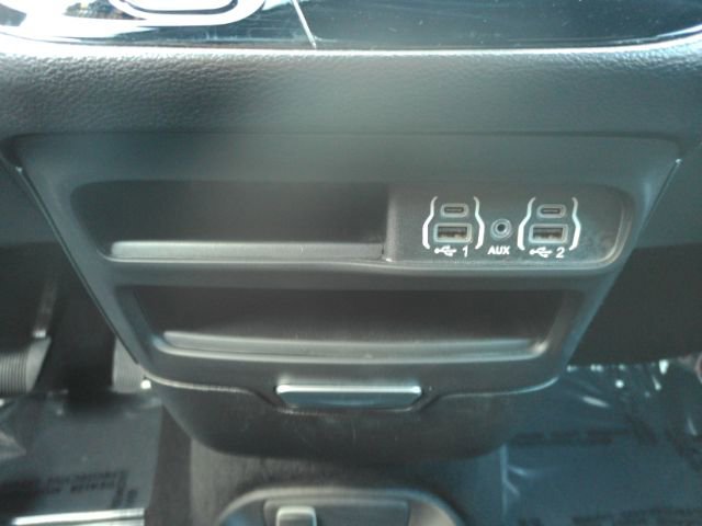 Used 2025 Chrysler Pacifica Select image 49