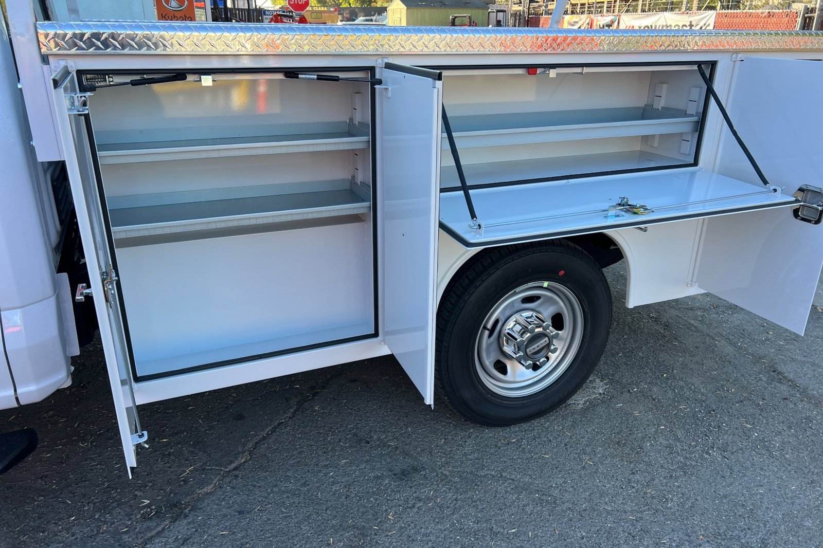 New 2026 Ford F350 XL w/ XL Chrome Package image 28