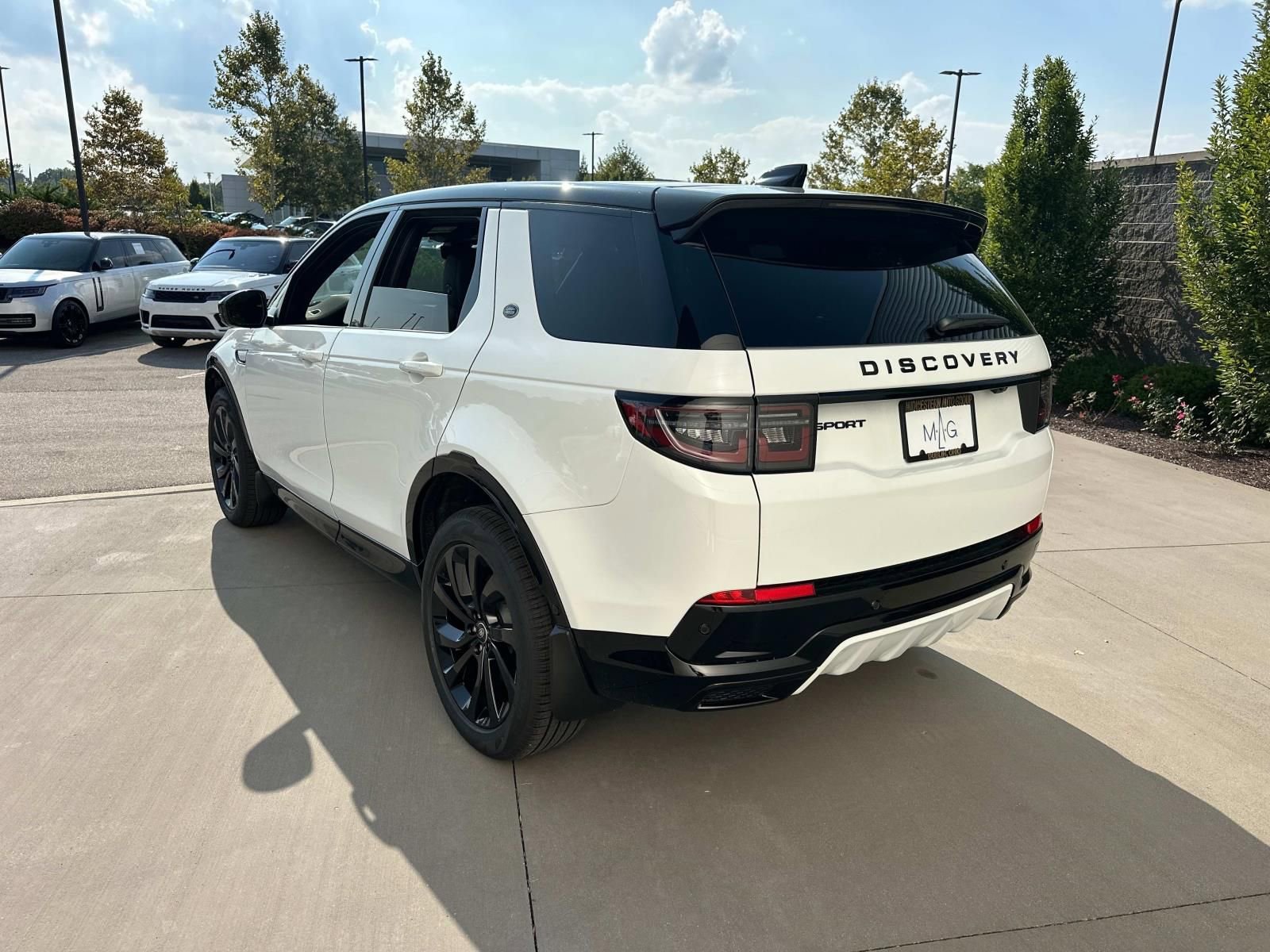 New 2025 Land Rover Discovery Sport Dynamic SE image 7