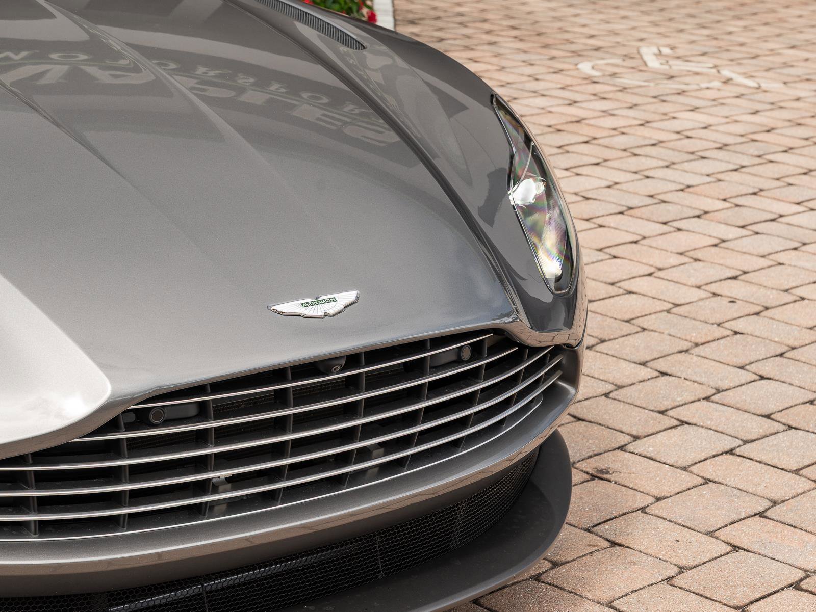 Used 2020 Aston Martin DB11 Volante image 41