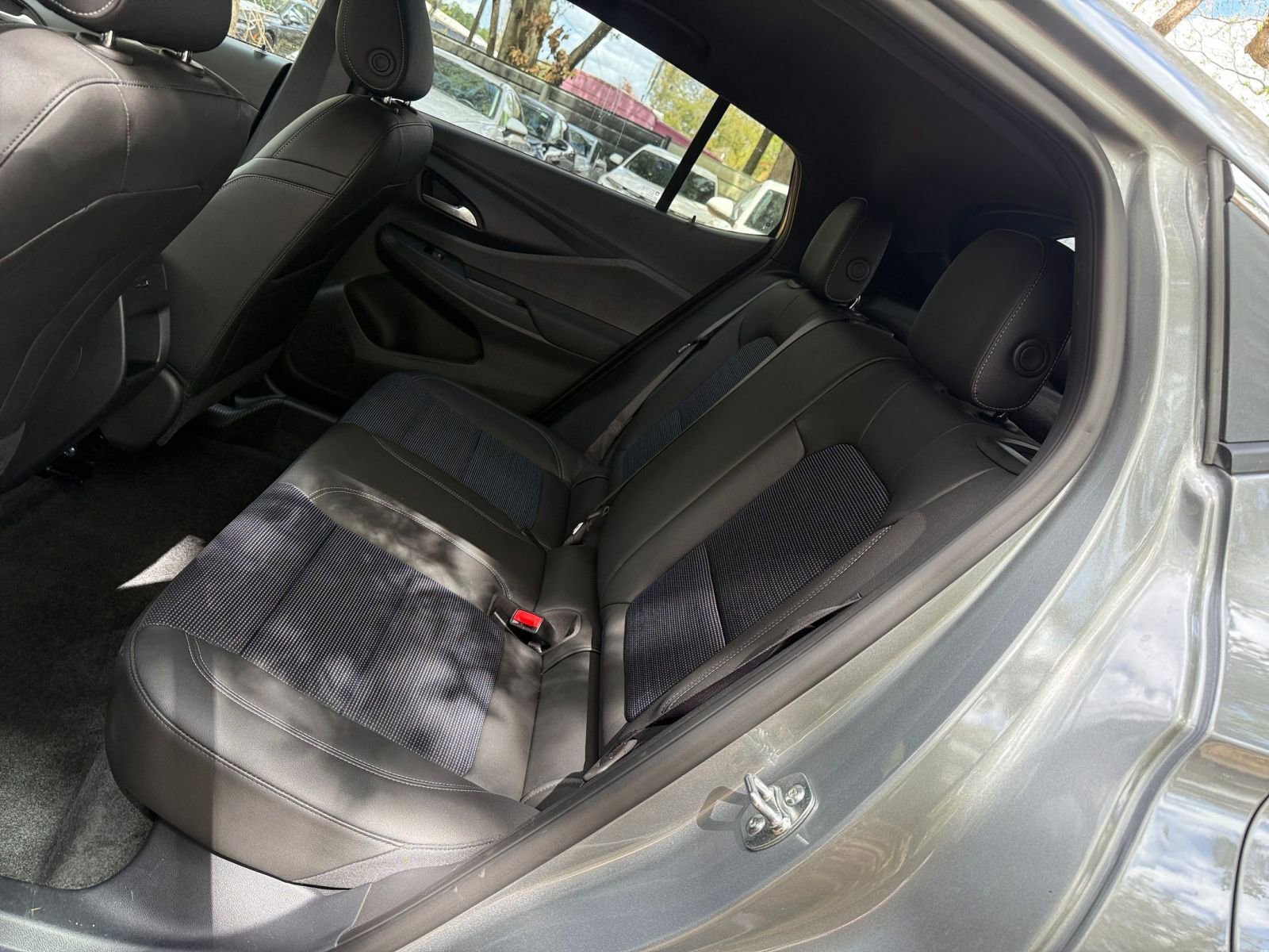 Used 2025 Buick Envista Preferred image 32