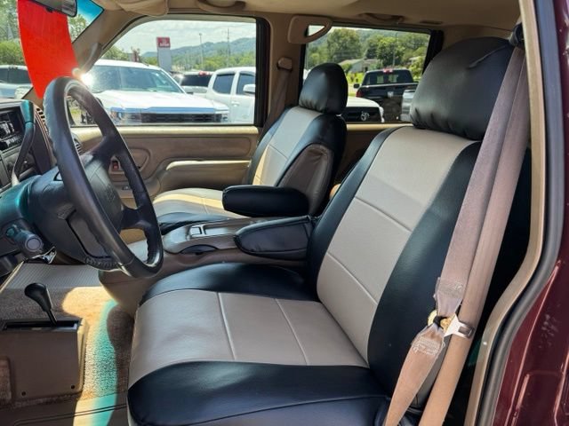 Used 1995 GMC Suburban 2500 AWD/4WD image 10