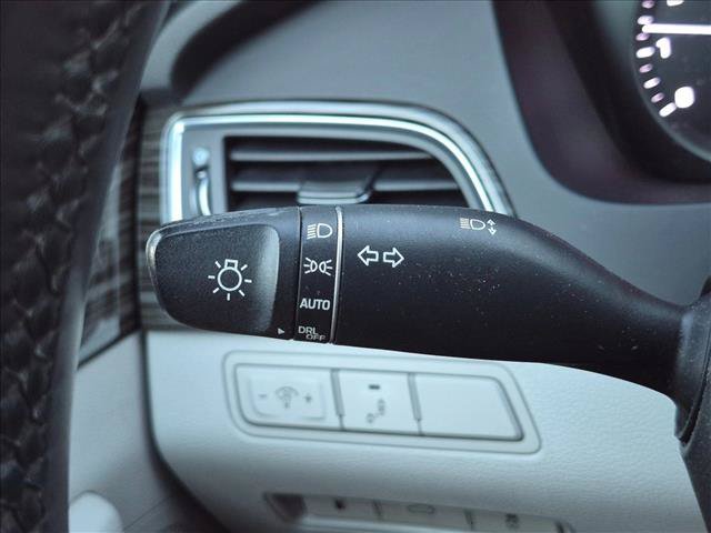 Used 2015 Hyundai Sonata Limited w/ Option Group 05 FWD image 5