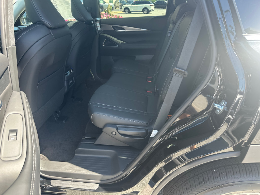 New 2027 INFINITI QX60 Luxe w/ Family Package FWD image 17