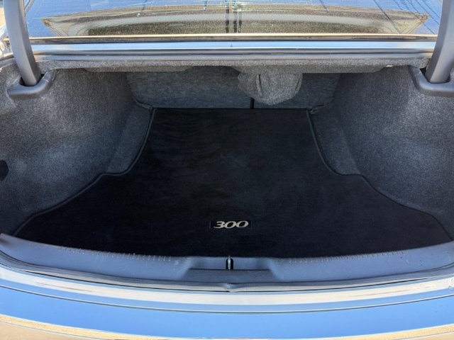 Used 2011 Chrysler 300 C RWD image 16