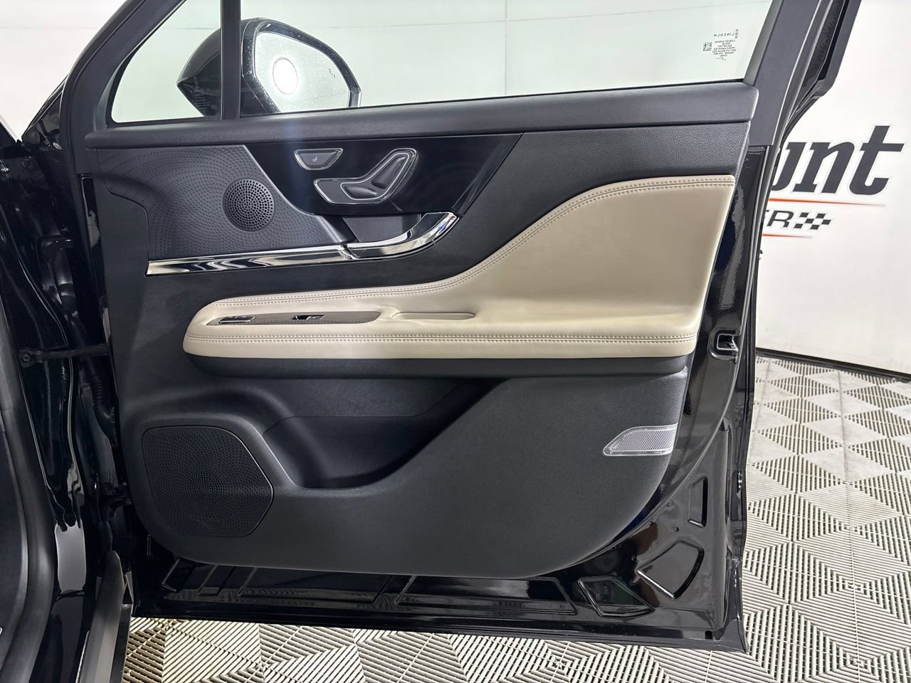 Used 2026 Lincoln Corsair Premiere FWD image 29