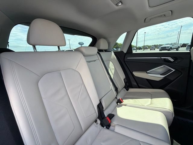 Used 2020 Audi Q3 2.0T Premium w/ Convenience Package AWD/4WD image 19