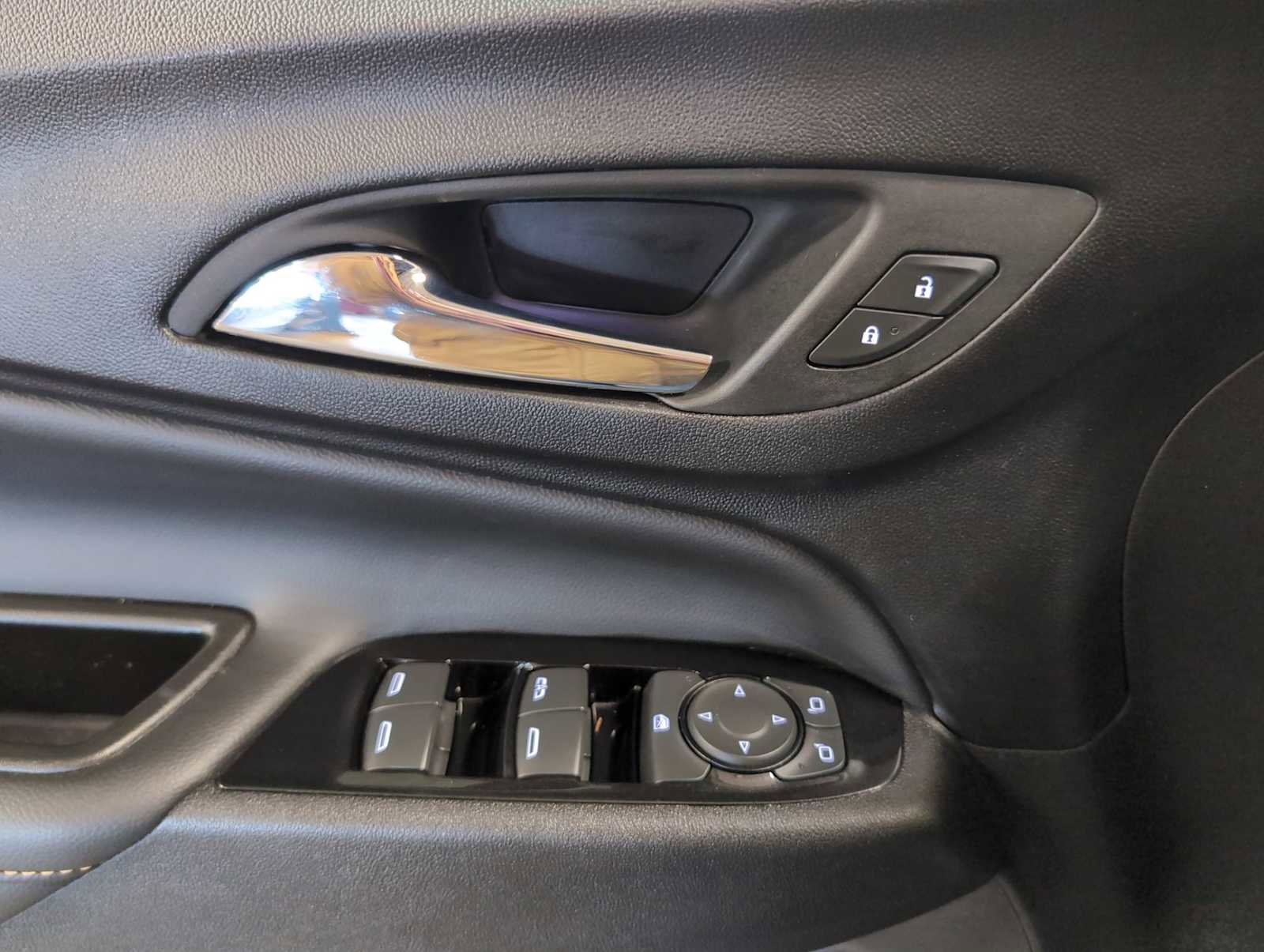 Used 2022 Chevrolet Equinox Premier image 24