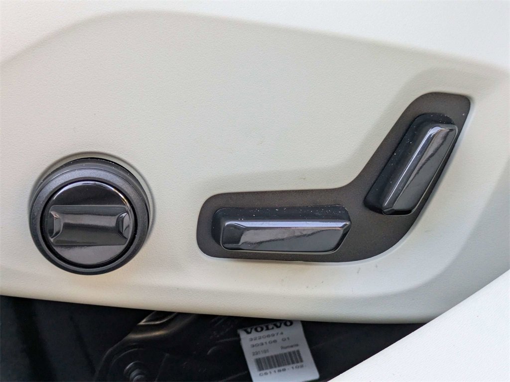 Used 2025 Volvo S90 B6 Plus image 19