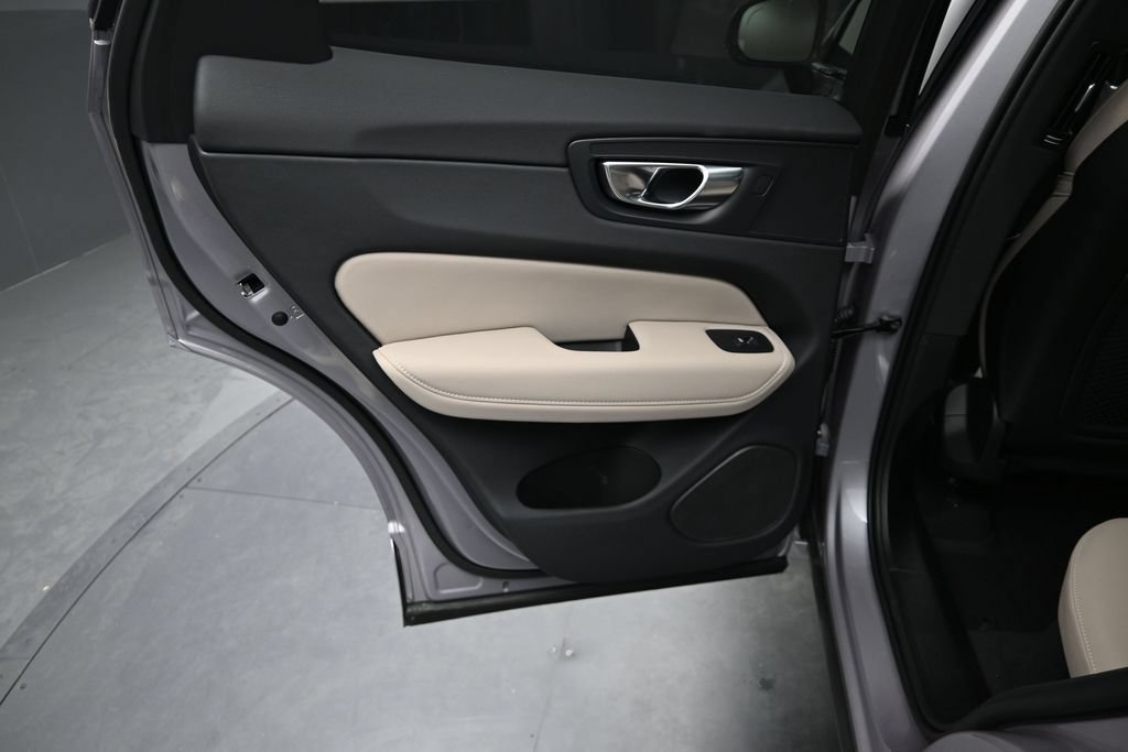 New 2026 Volvo XC60 B5 Plus w/ Climate Package PRO AWD/4WD image 13