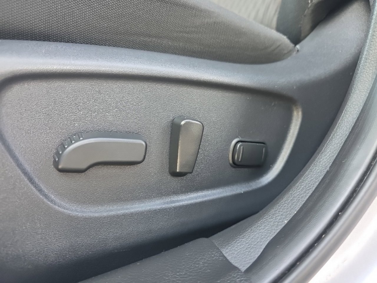 Used 2019 Nissan Rogue SV image 23