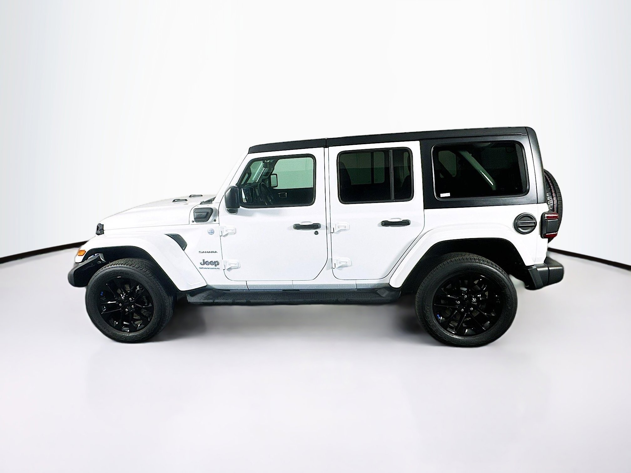 Used 2023 Jeep Wrangler Sahara w/ Cold Weather Group image 4
