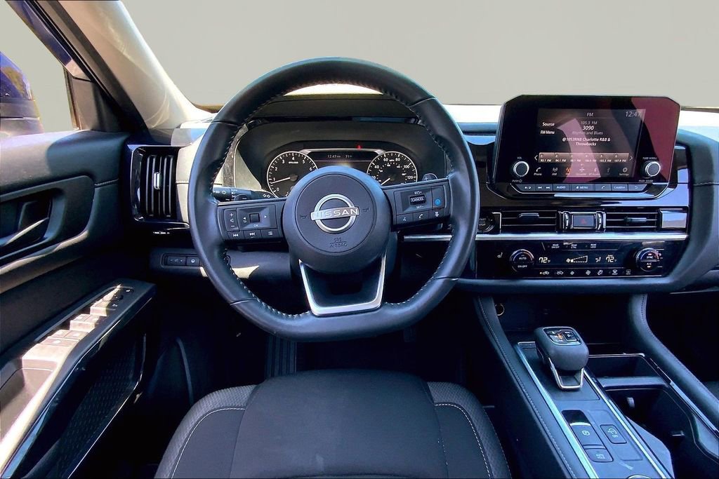 Used 2025 Nissan Pathfinder SV AWD/4WD image 8