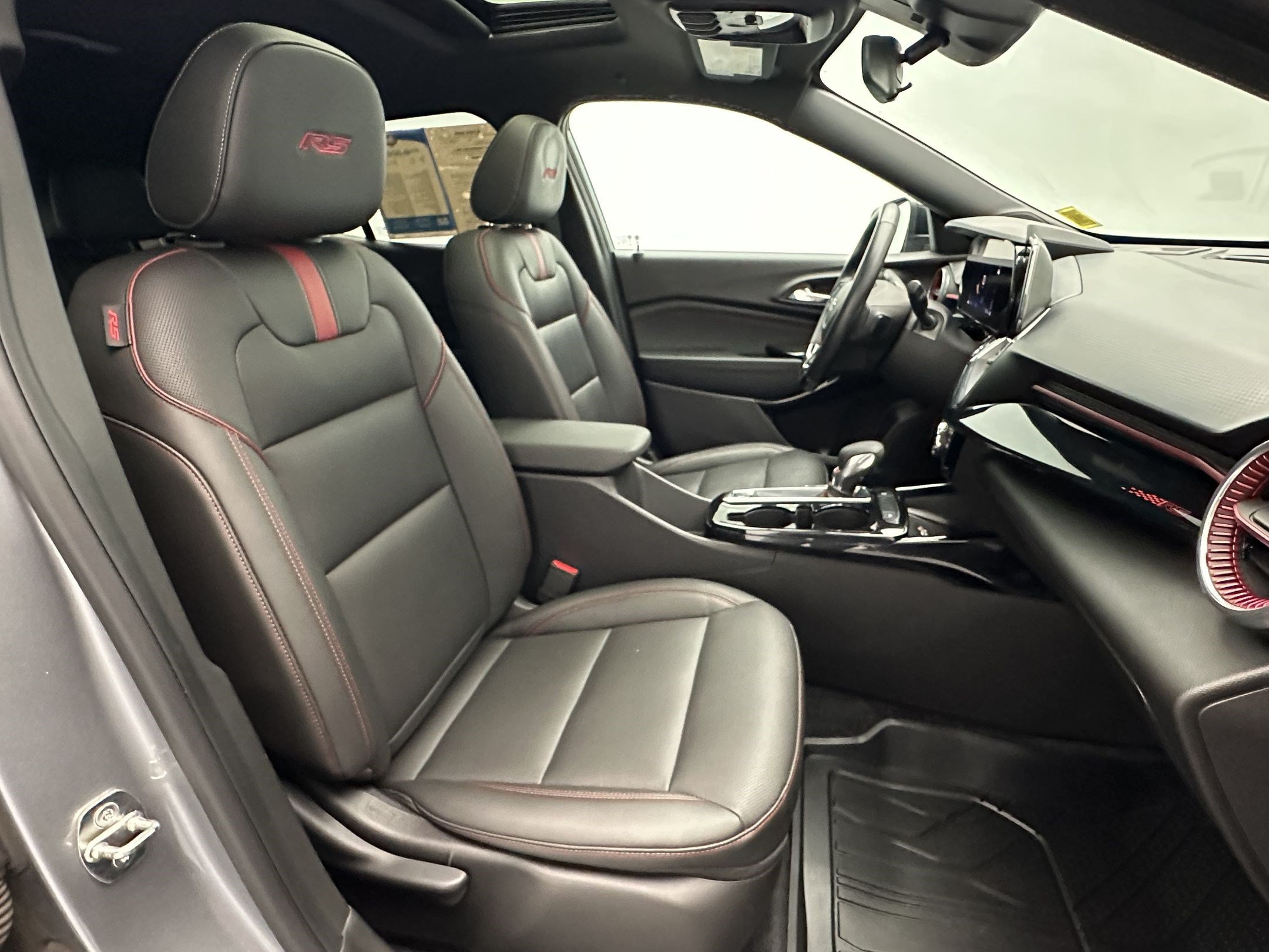Certified 2024 Chevrolet Trax RS w/ Sunroof Package FWD image 25