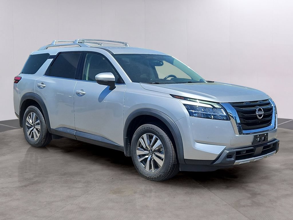 Used 2023 Nissan Pathfinder SL FWD image 3