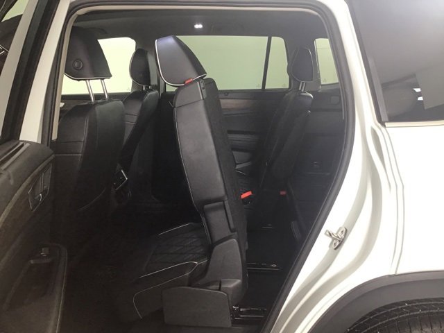 Used 2025 Volkswagen Atlas SEL Premium R-Line image 23