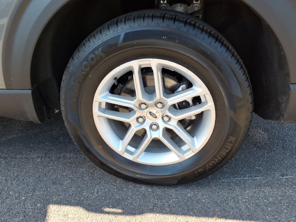 Used 2025 Ford Explorer Active AWD/4WD image 10