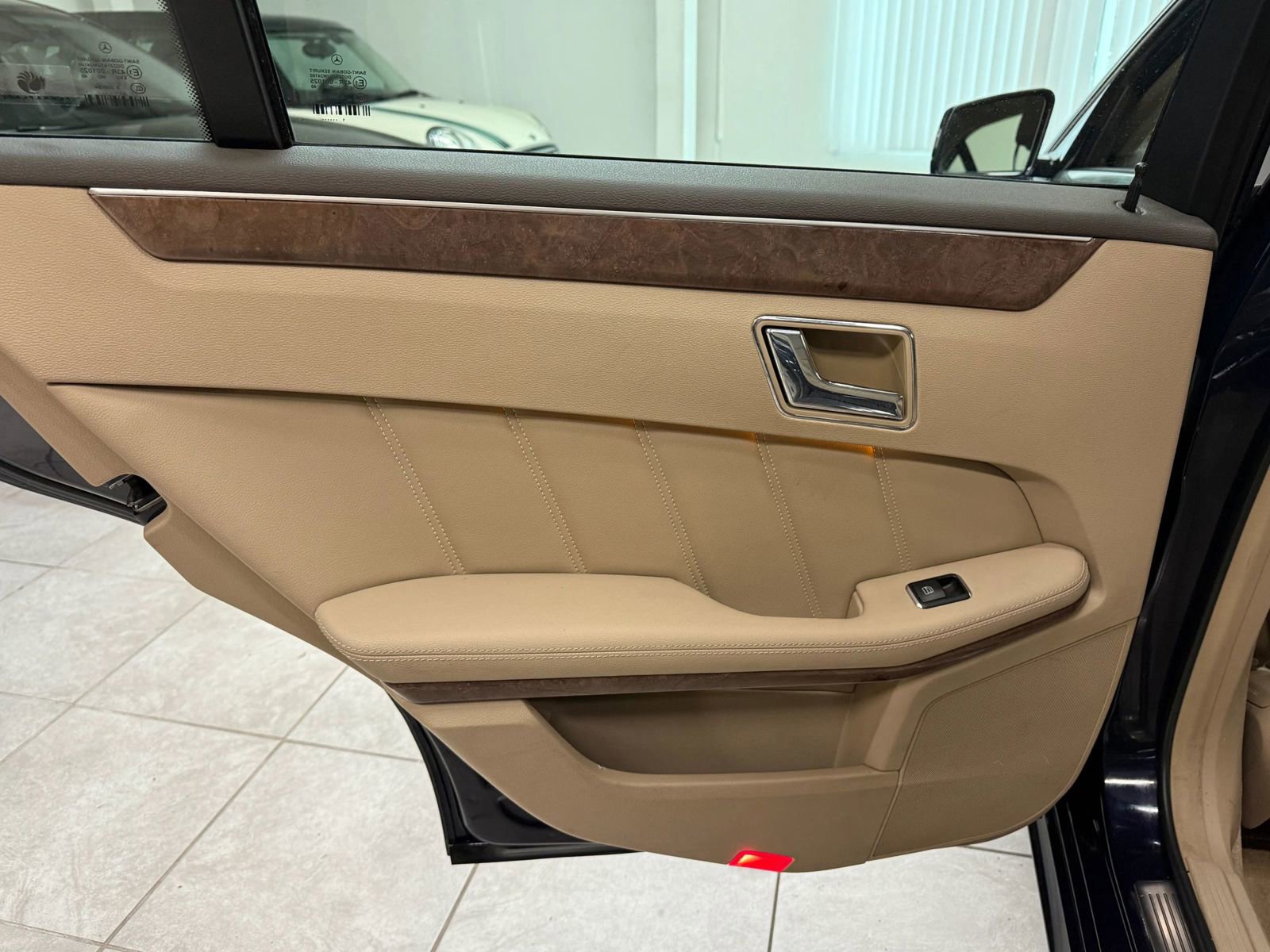 Used 2011 Mercedes-Benz E 350 4MATIC Sedan image 17