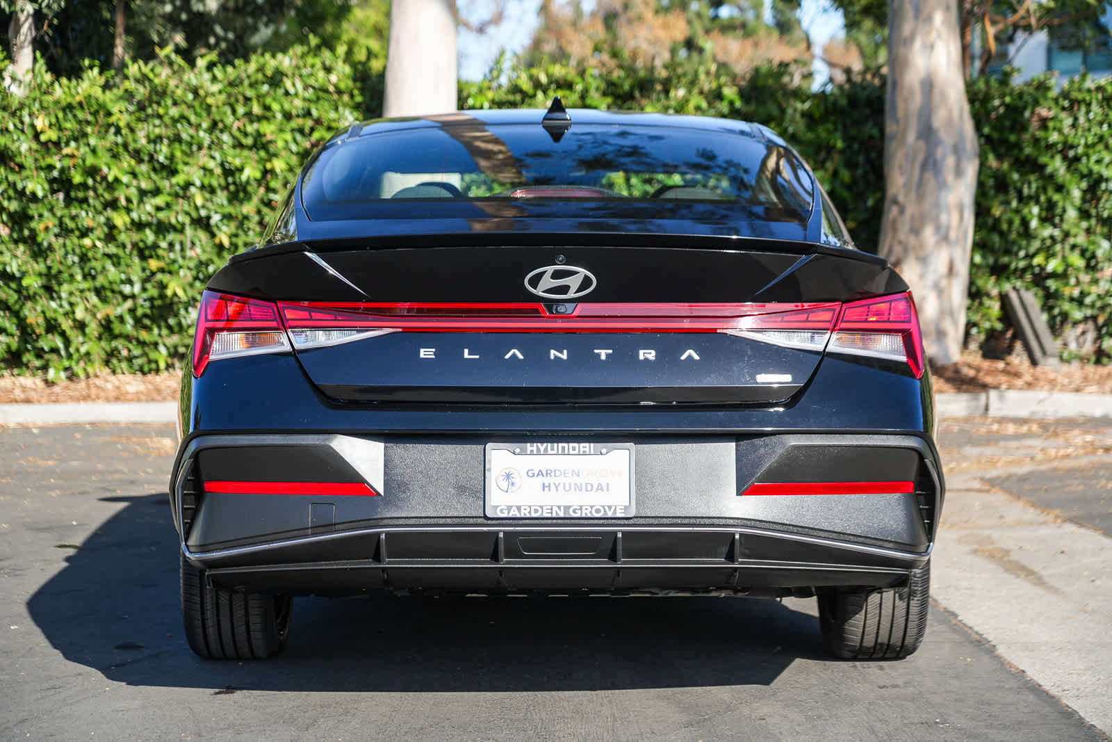 Used 2025 Hyundai Elantra SEL FWD image 7