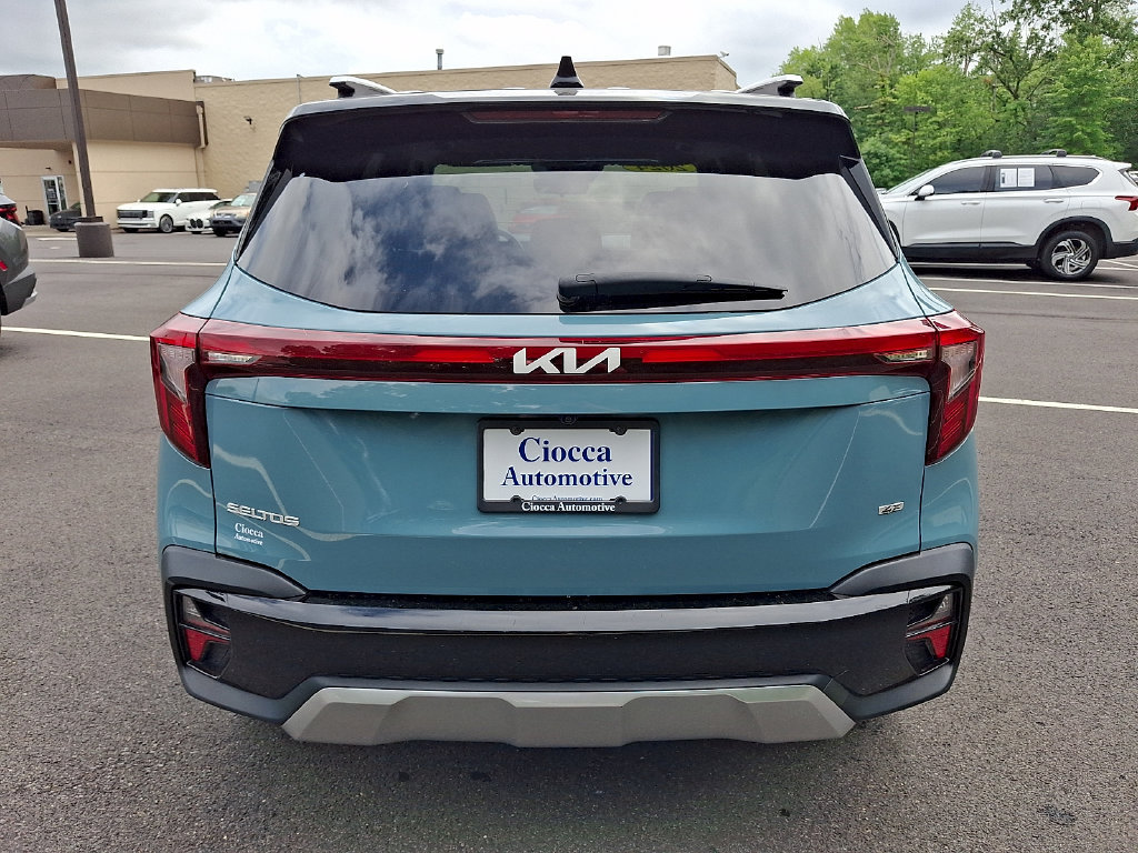 Used 2024 Kia Seltos S AWD/4WD image 8