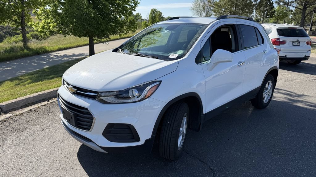 Used 2019 Chevrolet Trax LT w/ LT Convenience Package AWD/4WD image 2