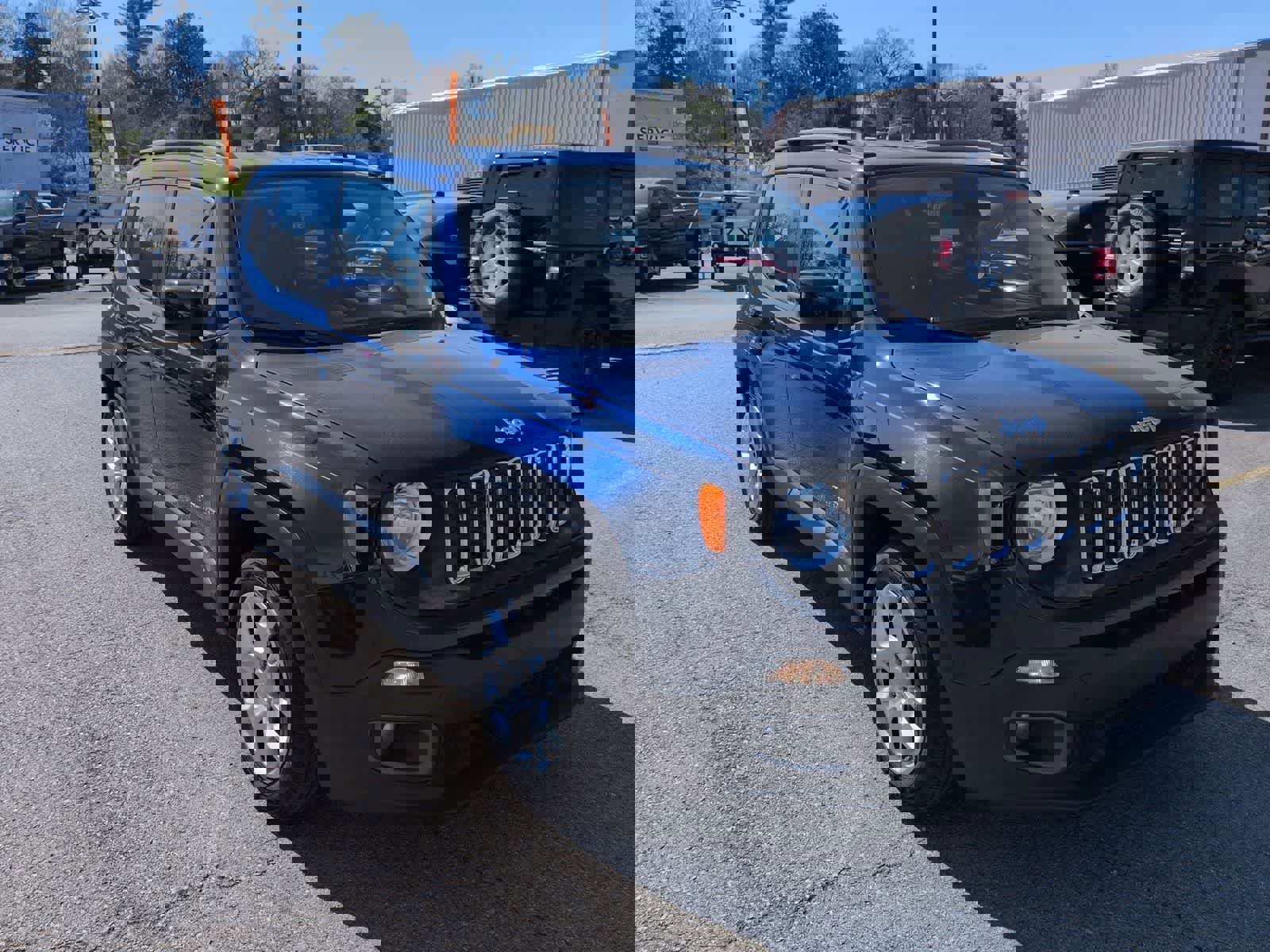 Used 2017 Jeep Renegade Latitude image 2