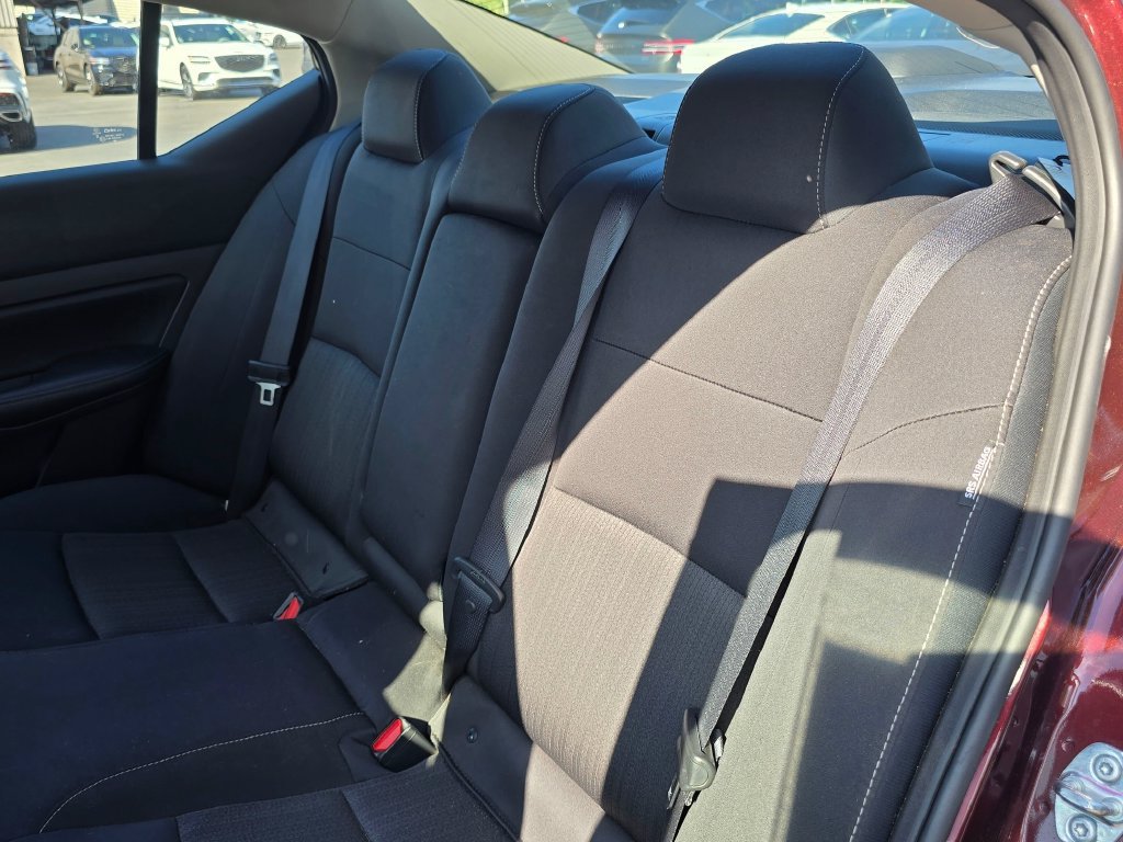 Used 2024 Nissan Altima 2.5 SV AWD/4WD image 17