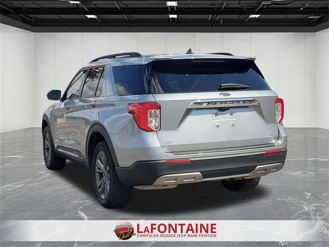 Used 2022 Ford Explorer XLT w/ Equipment Group 202A image 4