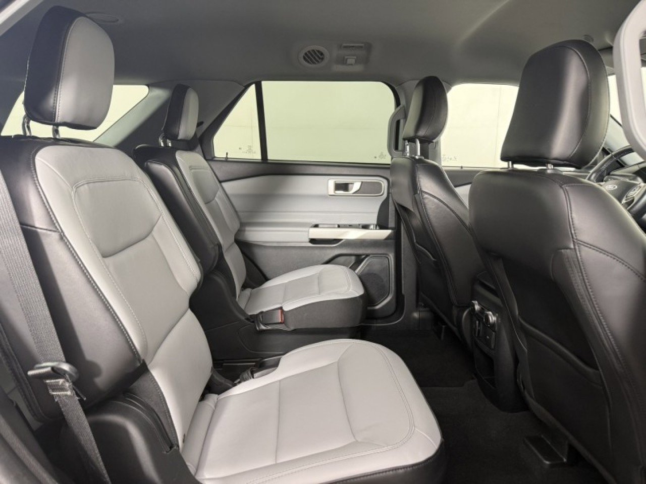 Certified 2021 Ford Explorer XLT w/ Equipment Group 202A image 10