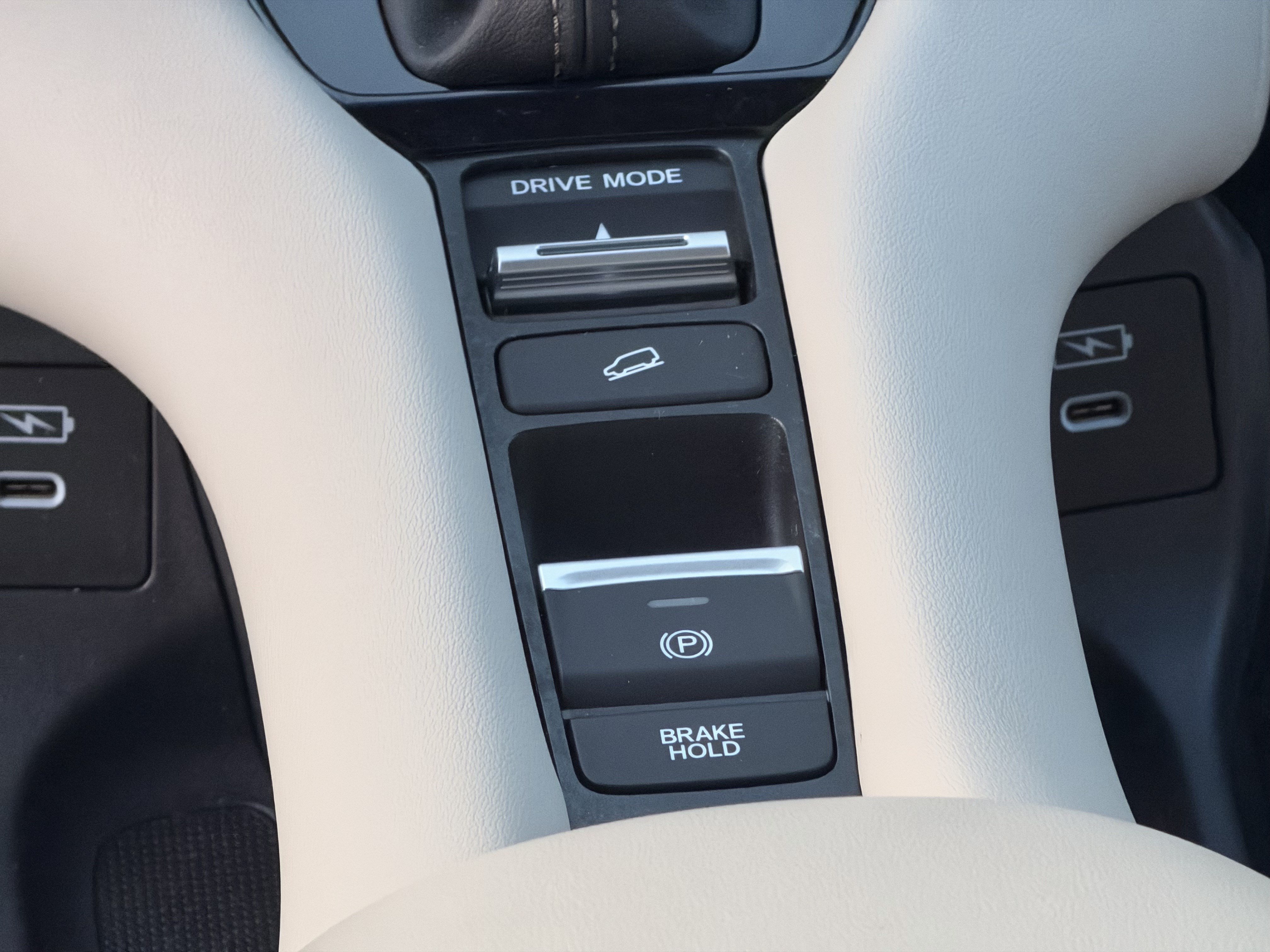 Used 2025 Honda HR-V LX image 23