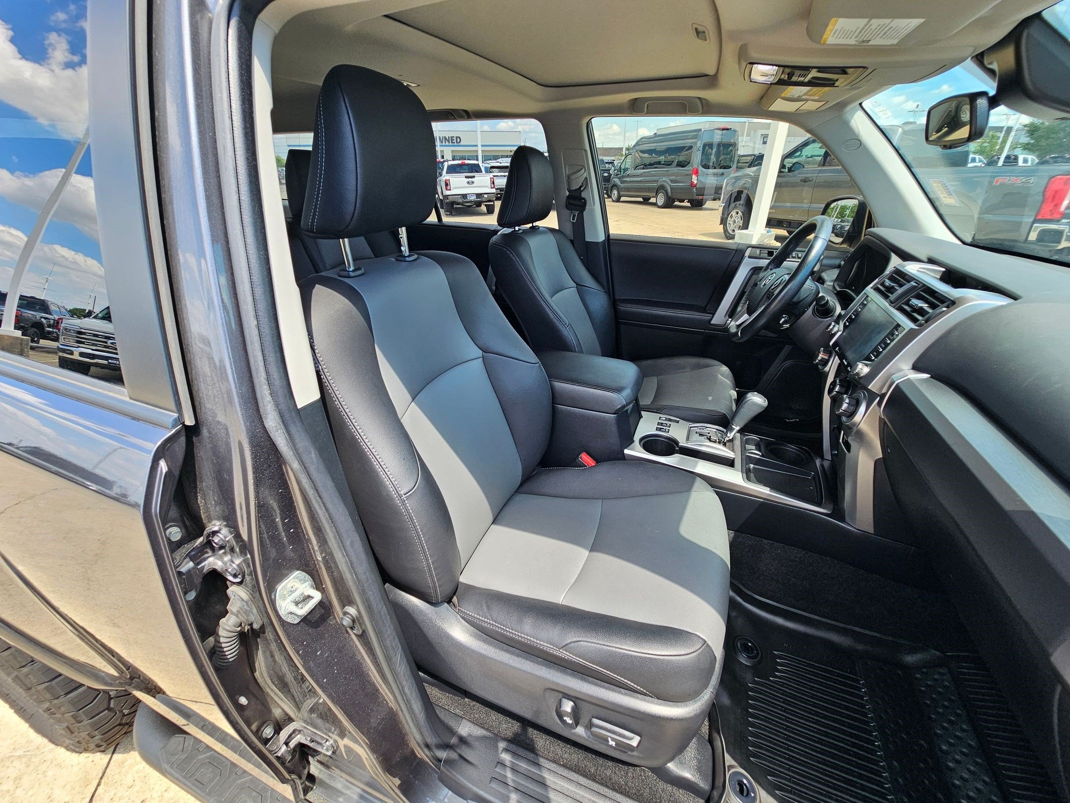 Used 2023 Toyota 4Runner SR5 Premium w/ Moonroof Package RWD image 31
