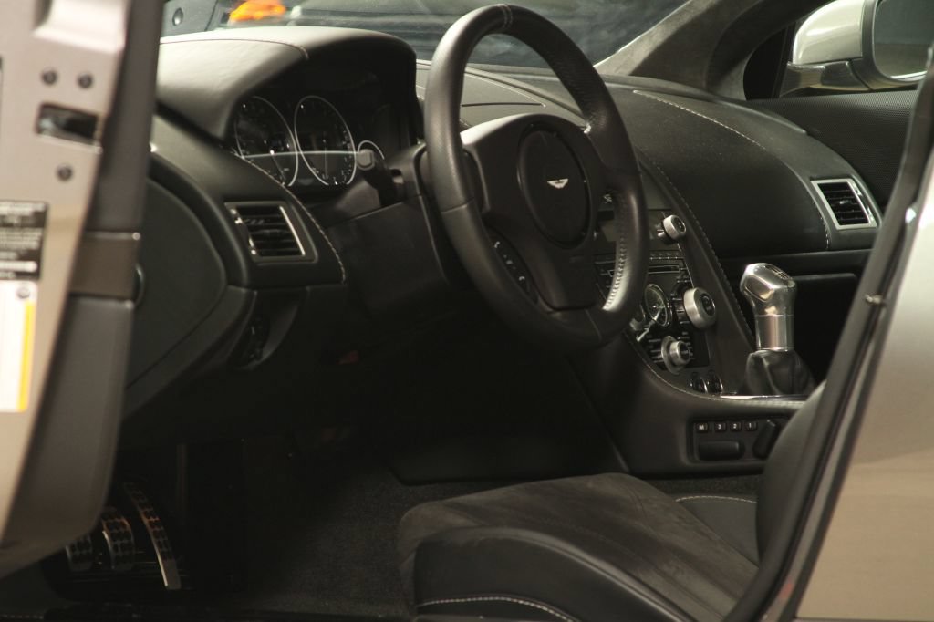 Used 2009 Aston Martin DBS Coupe RWD image 21