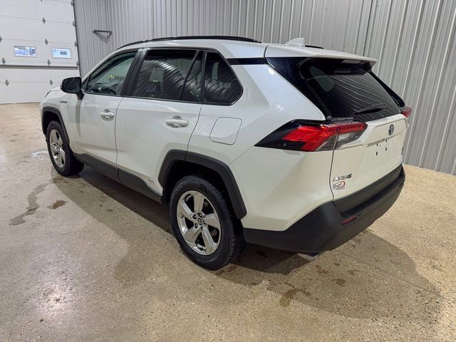 Used 2021 Toyota RAV4 XLE Premium image 3
