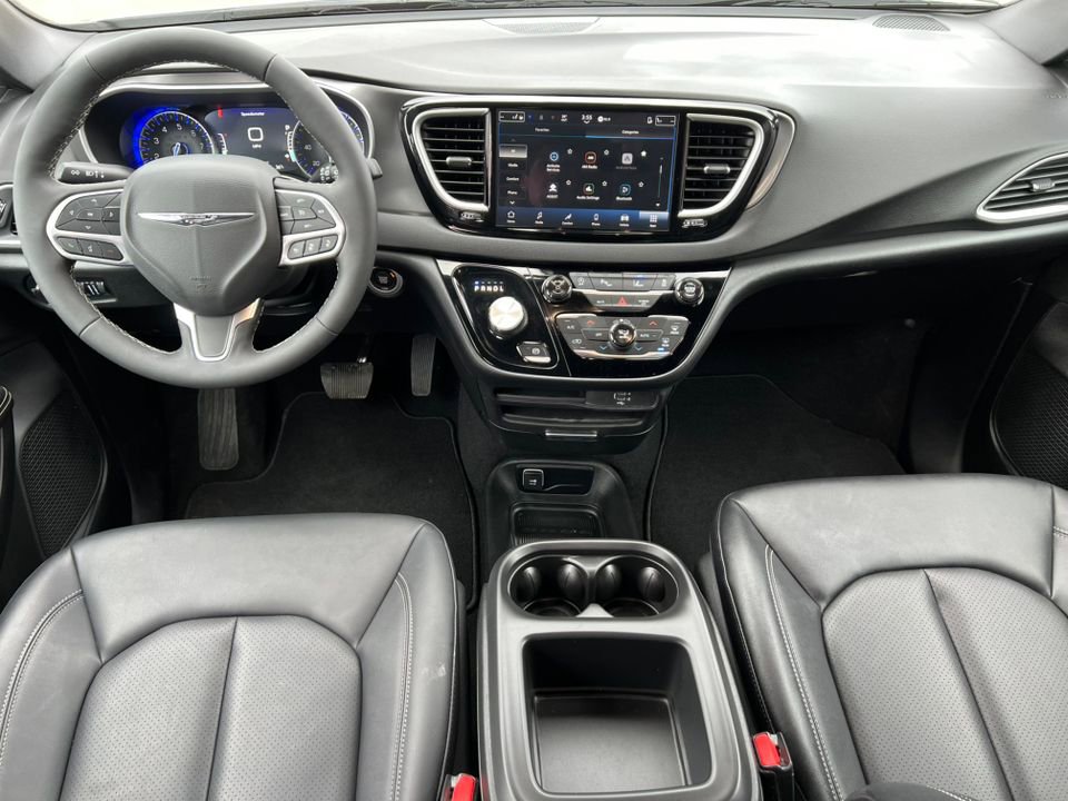 Used 2026 Chrysler Pacifica Select video 2