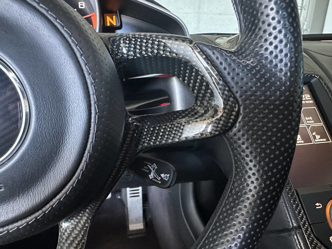 Used 2015 McLaren 650S Spider image 25