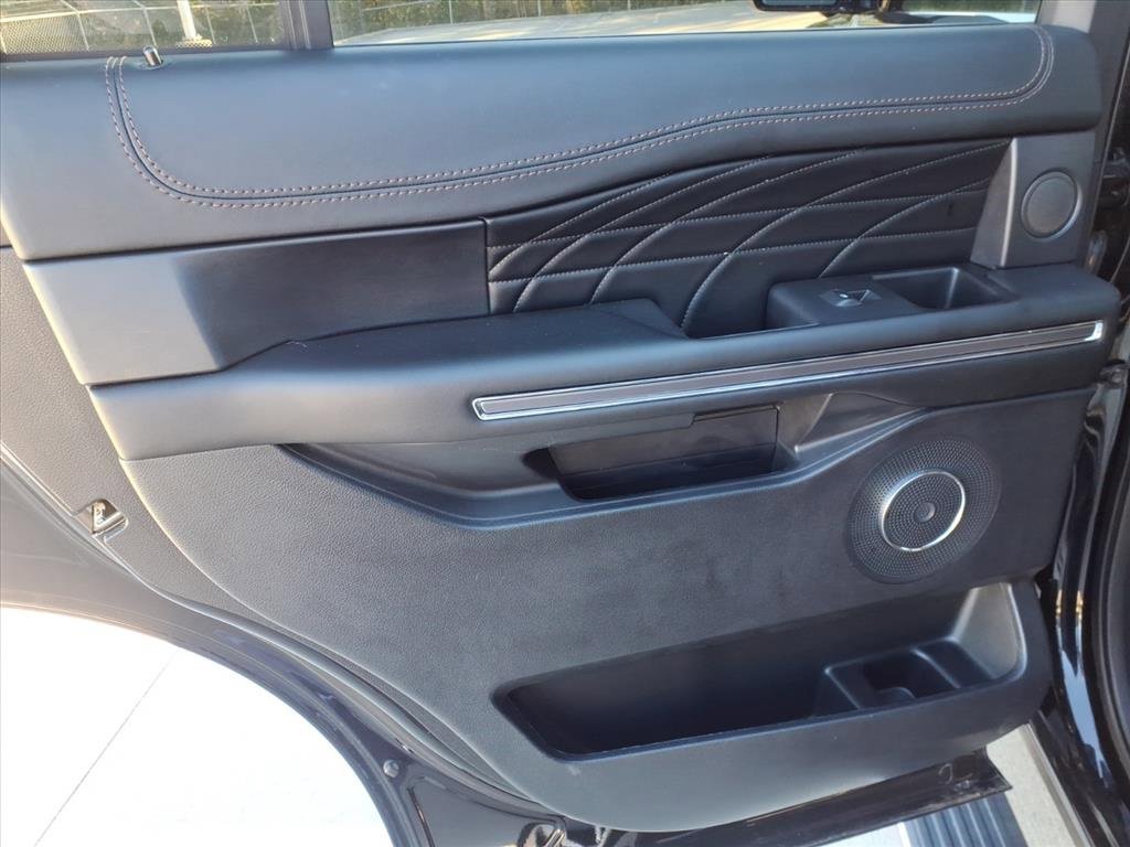 Used 2020 Ford Expedition Platinum image 12