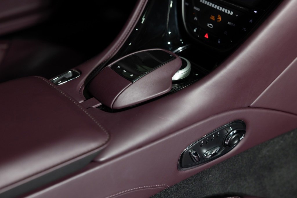 Used 2019 Aston Martin DB11 Coupe image 23