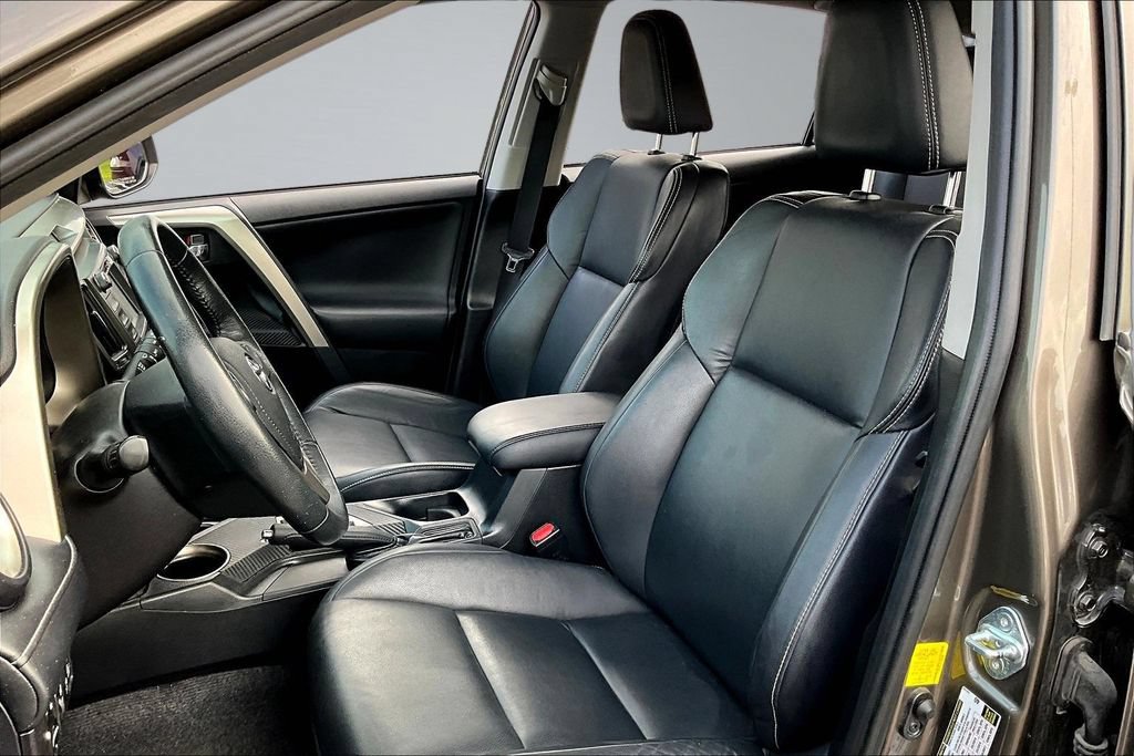 Used 2015 Toyota RAV4 Limited w/ Technology Package AWD/4WD image 17
