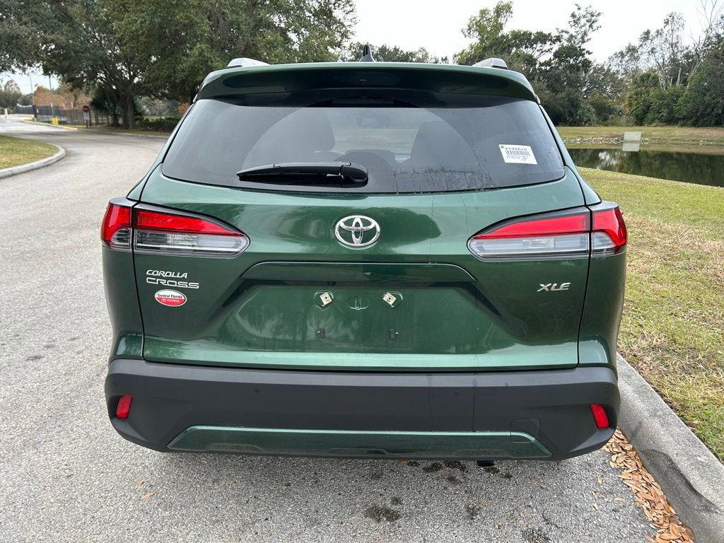 Used 2025 Toyota Corolla Cross XLE image 4