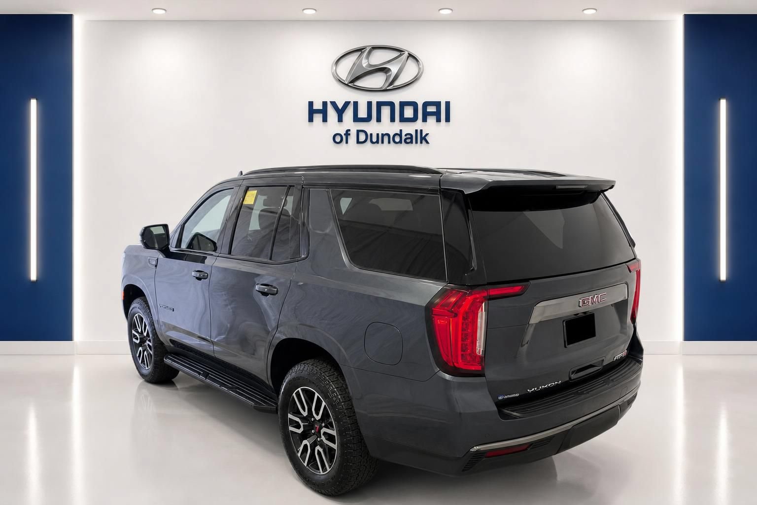 Used 2021 GMC Yukon AT4 AWD/4WD image 2