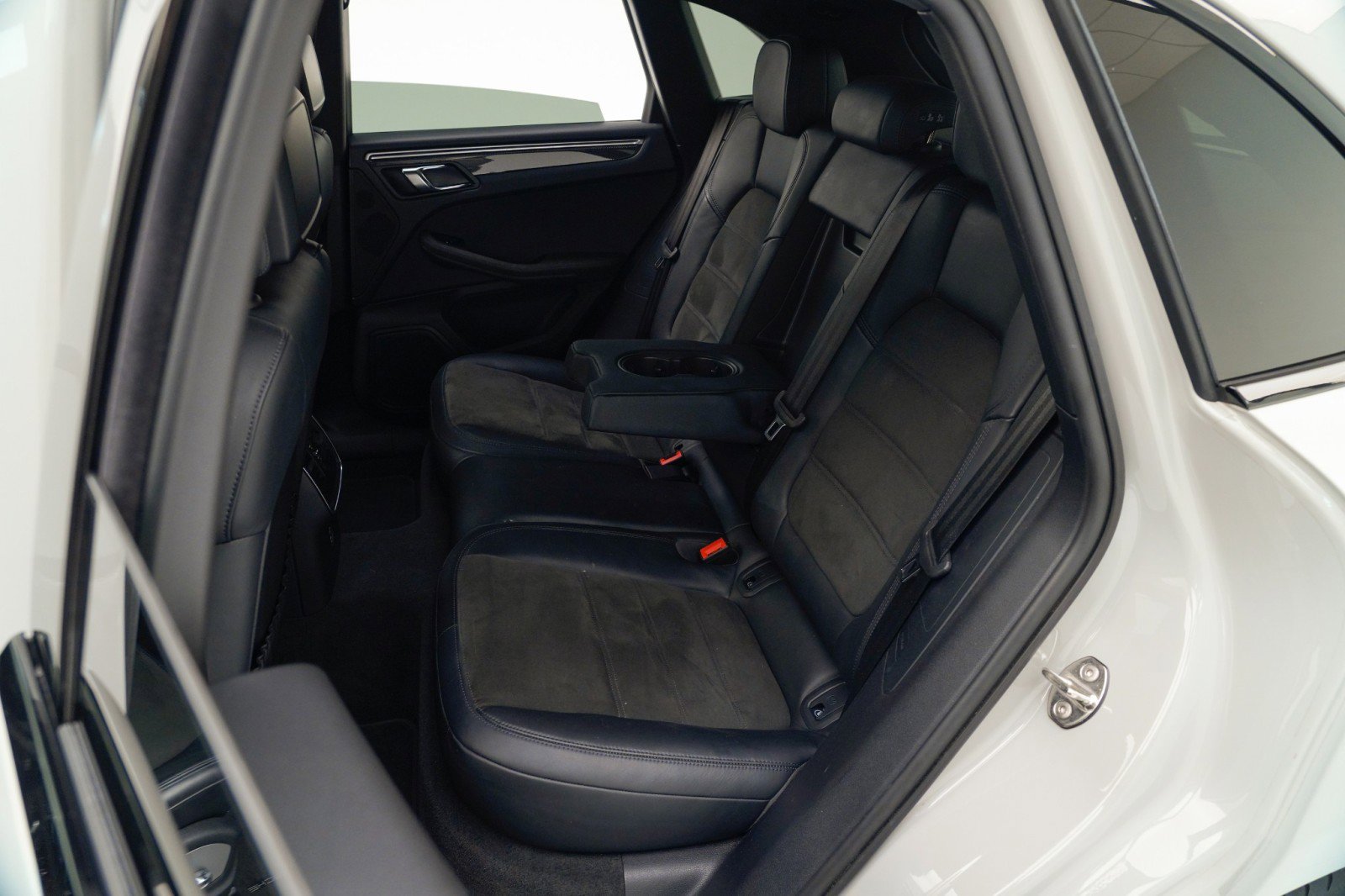 Certified 2023 Porsche Macan GTS AWD/4WD image 31