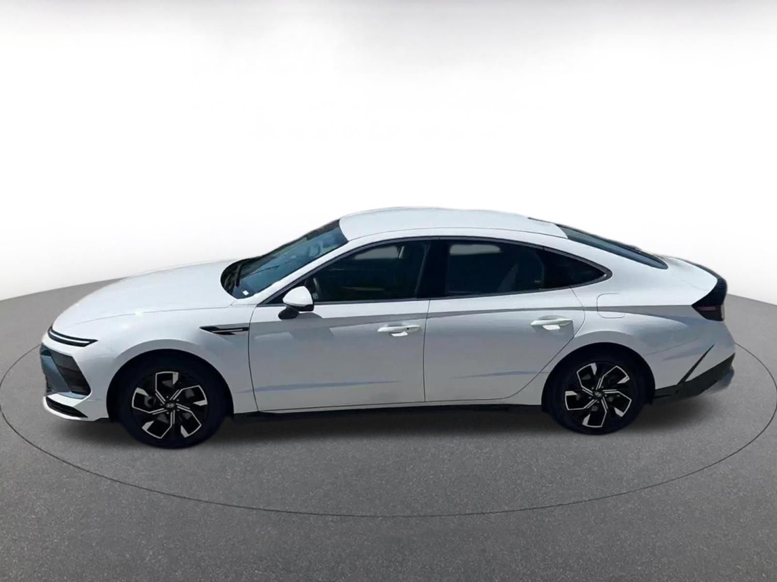 Used 2025 Hyundai Sonata SEL FWD image 9