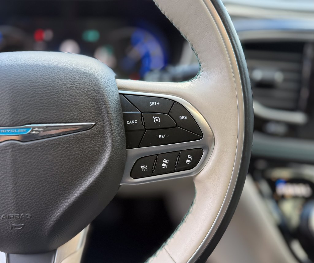 Used 2019 Chrysler Pacifica Limited w/ Advanced Safetytec Group FWD image 25