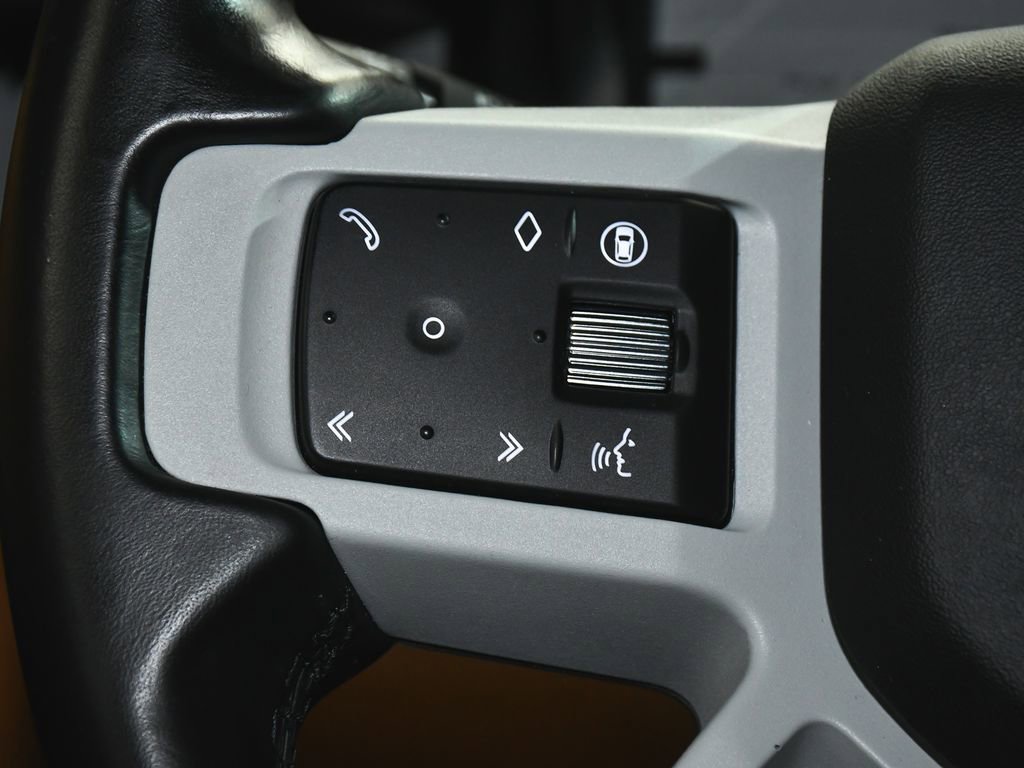 Used 2024 Land Rover Defender 130 X-Dynamic SE image 36