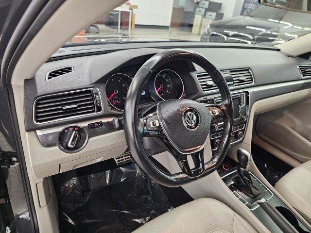 Used 2018 Volkswagen Passat 2.0T R-Line w/ R-Line Lighting Package FWD image 14