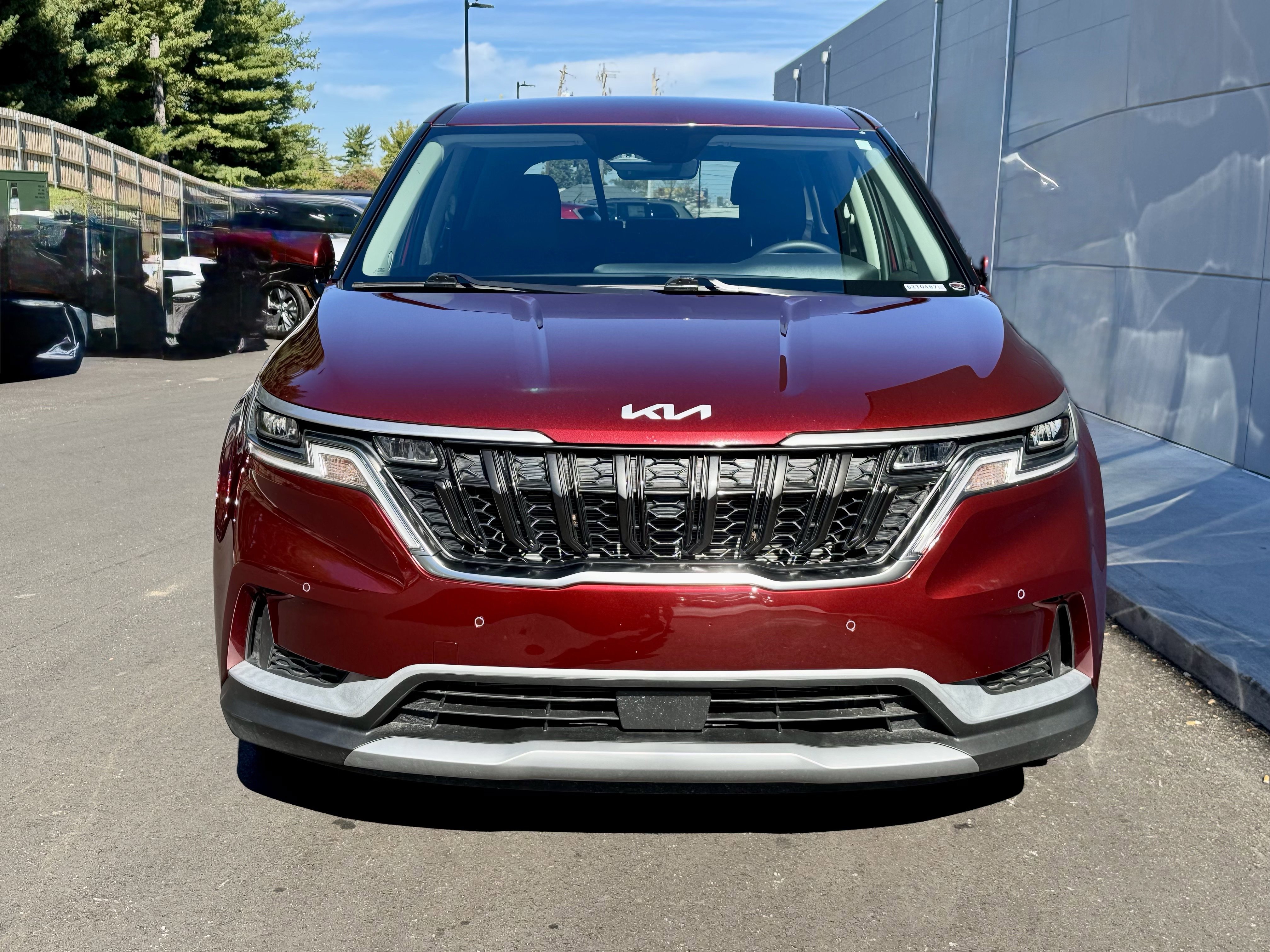 Used 2024 Kia Carnival EX image 32