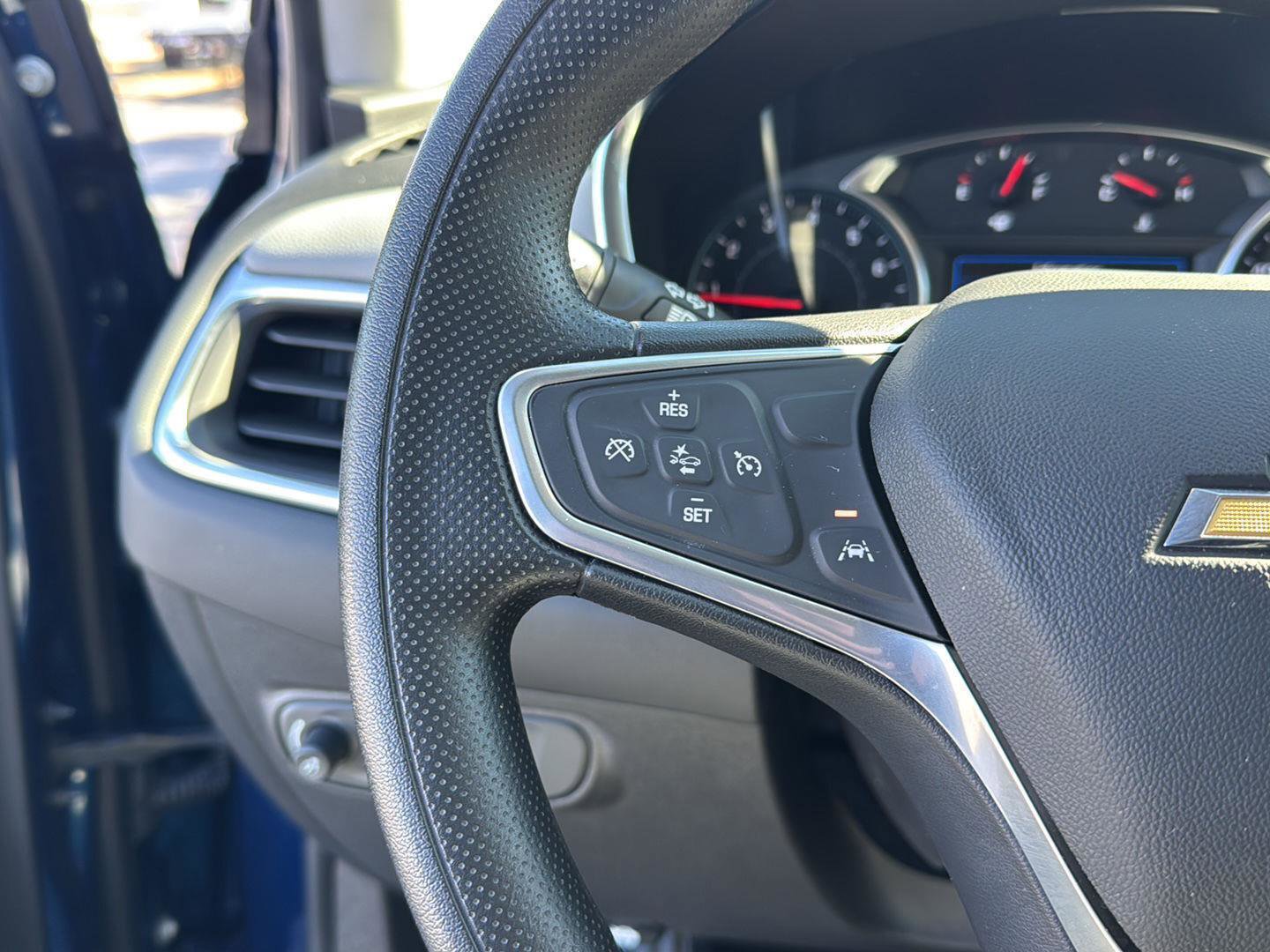 Used 2022 Chevrolet Equinox LT w/ LPO, Floor Liner Package image 18